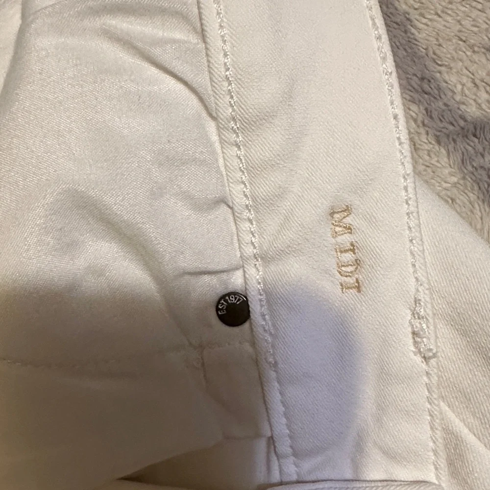 American Eagle Outfitters stylish white